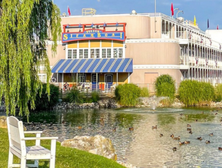 Fulton Steamboat Inn - Sleep on a Steamboat