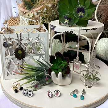 Charlamay'S Trinkets And Treasures - Elizabethtown, Pa