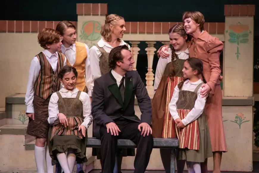 Dutch Apple Dinner Theatre - Lancaster, PA