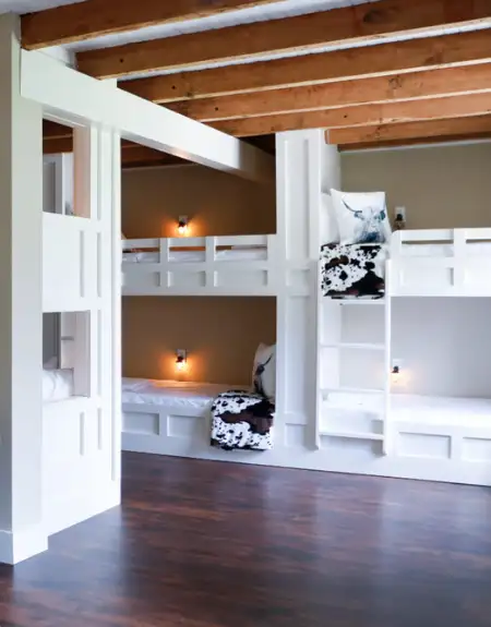 Group lodging bunk room with built-in beds at Hershey Farm Lodging in Lancaster PA