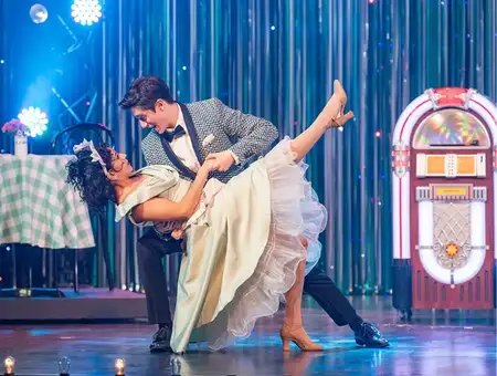 Jukebox Generation live dancing performance at Magic and Wonder dinner theater in Lancaster PA with retro music and entertainment
