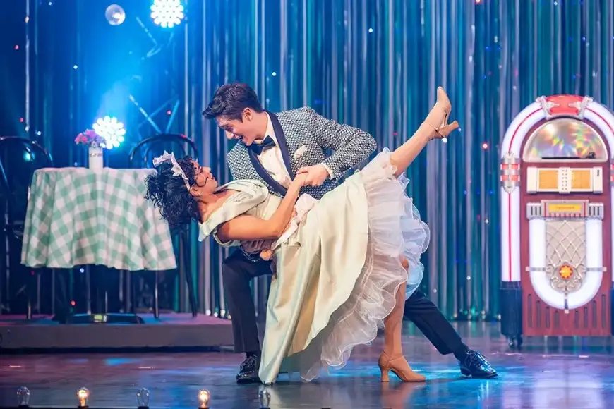 Jukebox Generation live dance performance with jukebox on stage at Magic and Wonder dinner theater in Lancaster PA