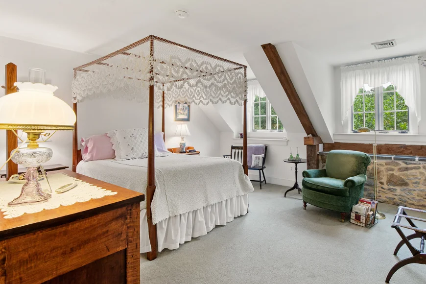 Canopy bed guest room at Pheasant Run Farm Bed and Breakfast in Lancaster, Pennsylvania